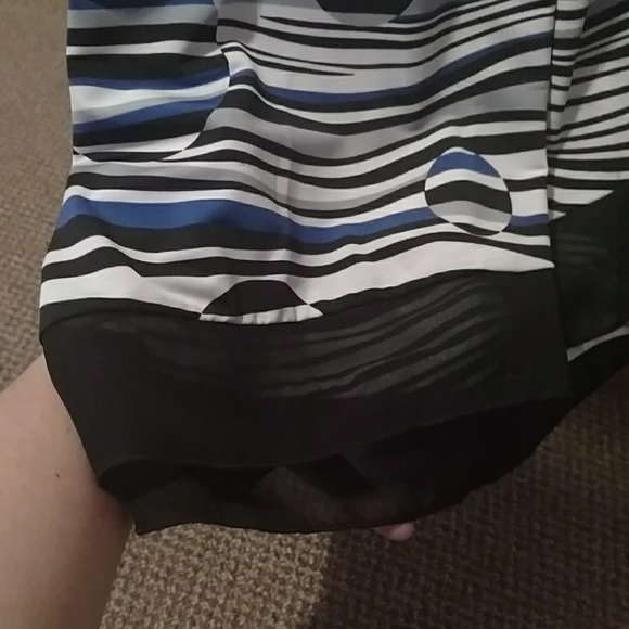 Very nice top for work or play! - Picture 5 of 5